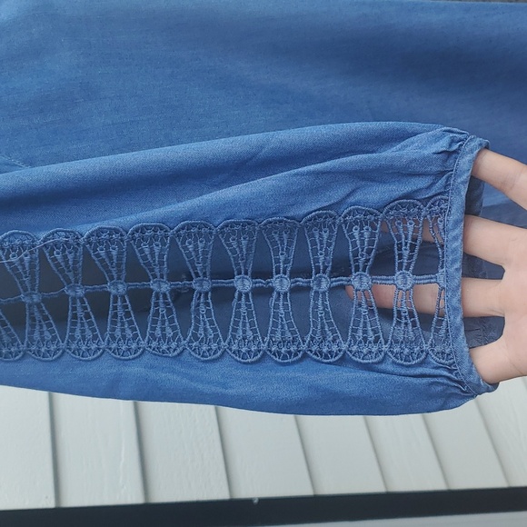 Retrelogy Chambray Peasant Top - Picture 4 of 11